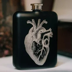 Iron u0026 Glory For Medicinal Purposes - Flachmann mit Abbildung eines anatomischen Herzens Best